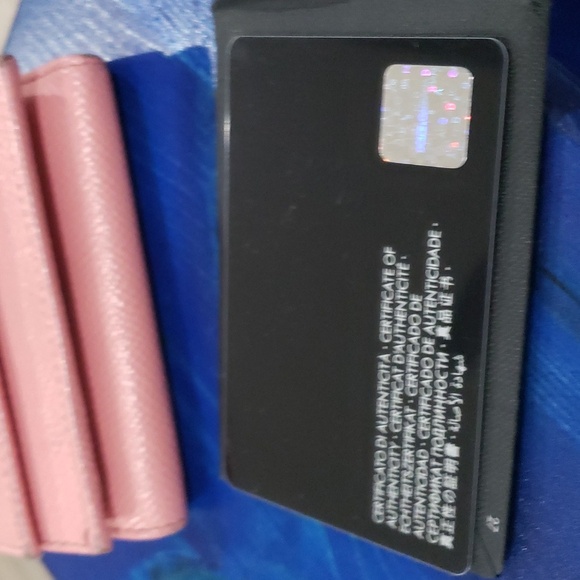 Dolce and Gabbana Wallet - Picture 8 of 8